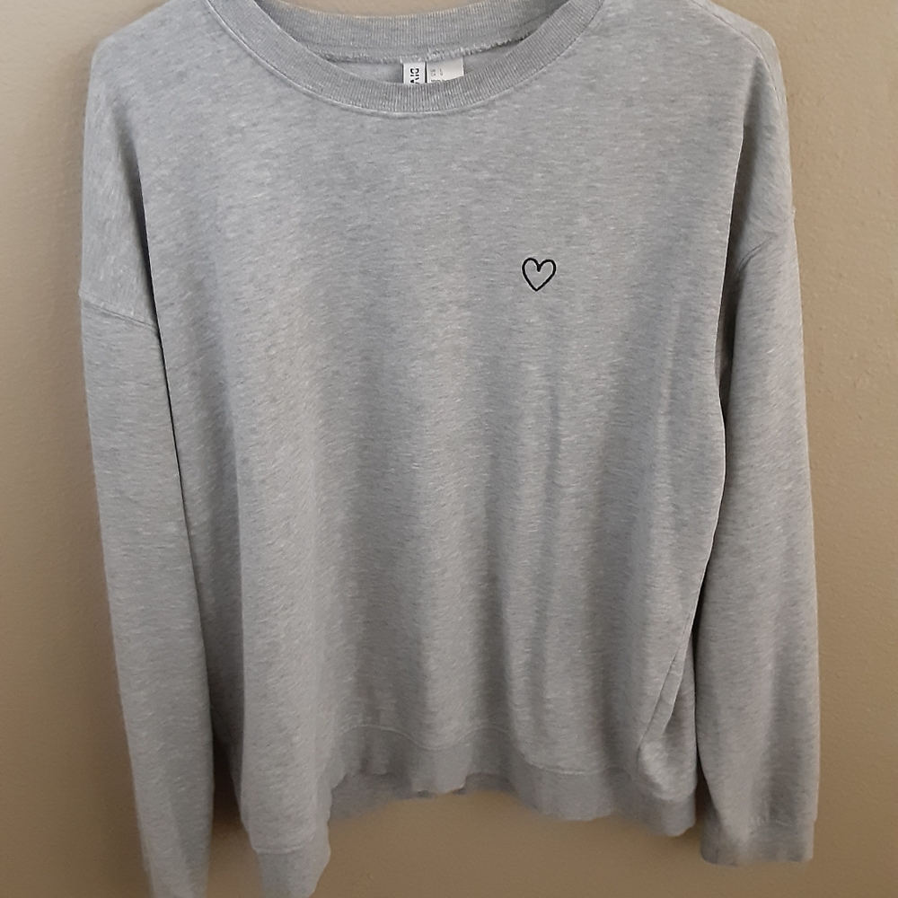 H & M light grey sweater
